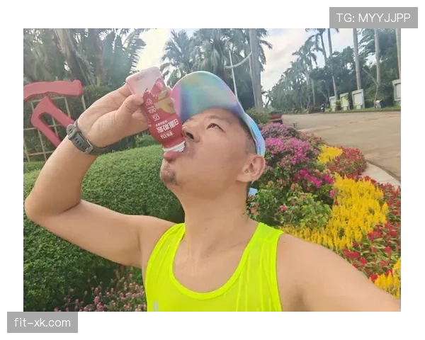 丁霞家的冰箱里居然塞满了能量胶，连饮料都喝电解质水